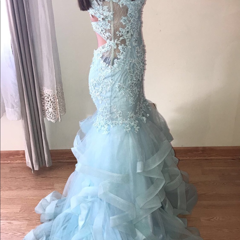 Prom dress!! - Picture 4 of 8